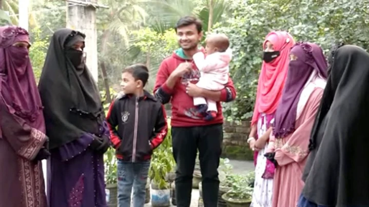 রাজশাহীতে ৪ স্ত্রীকে নিয়ে এক ছাদের নিচে বসবাস স্বামীর