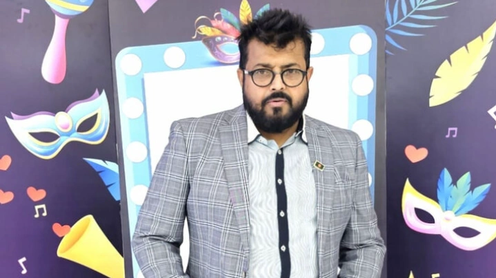৯০ পরবর্তী নায়িকাদের 'ভণ্ড' বললেন ওমর সানী!