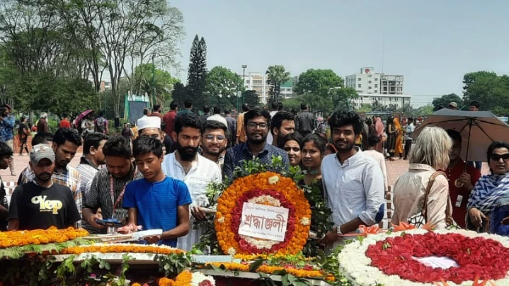 স্মৃতিসৌধে গবিসাসের পুষ্পস্তবক অর্পণ