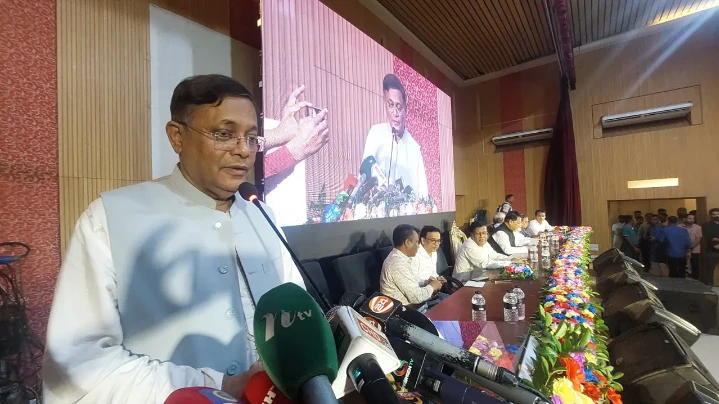 চট্টগ্রামে প্রীতি সাংবাদিক সম্মিলন ও সাংস্কৃতিক অনুষ্ঠানে প্রধান অতিথির বক্তব্য দেন পররাষ্ট্রমন্ত্রী ড. হাছান মাহমুদ।