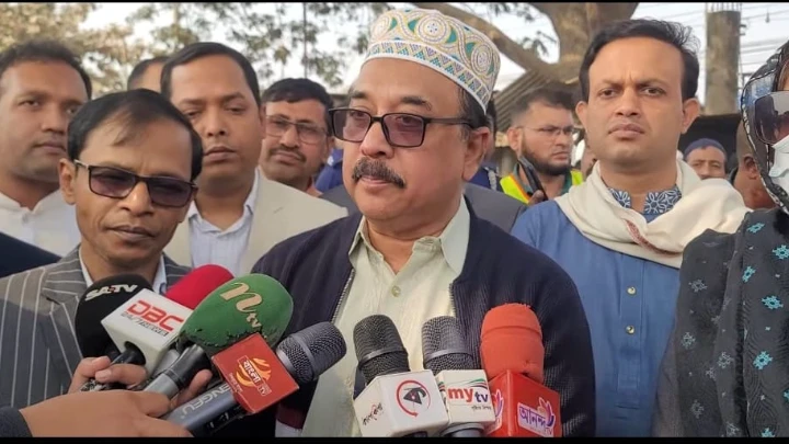 বিভাগীয় কমিশনারের মাঠ পরিদর্শন
