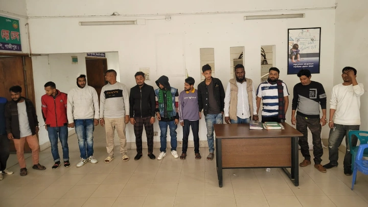ঝুট নিয়ে সংঘর্ষ ও থানায় অনধিকার প্রবেশ, ১৩ জন আটক টঙ্গিতে যৌথ অভিযানে আটকরা
