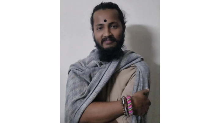 জাবিতে মেয়েদের হল থেকে এক বহিরাগত যুবক আটক আটককৃত যুবকের আশরাফুল ইসলাম পারভেজ