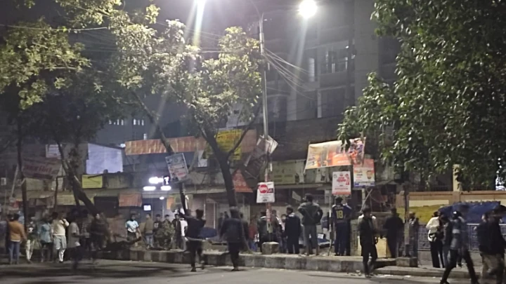 ঢাকা কলেজ ও ঢাকা বিশ্ববিদ্যালয়ের মধ্যে সংঘর্ষের ছবি 