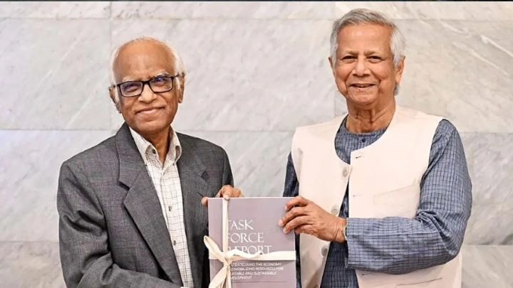 বুড়িগঙ্গা নদী পুনরুজ্জীবিত করতে টাস্কফোর্সের পরামর্শ প্রতিবেদন হস্তান্তর ছবি: সংগৃহীত